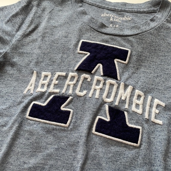 Abercrombie kids blue T-shirt - Picture 2 of 4